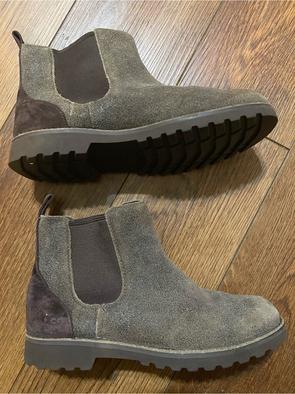 UGG Callum Brown Suede Chelsea Lug Ankle Boot Fall Winter